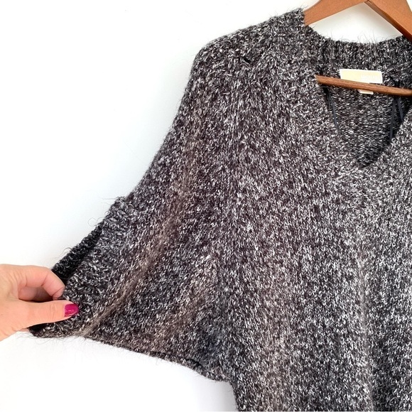 Michael Kors sweater with v-neck and short bat-wing sleeves - Picture 2 of 11